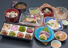 鮎御膳（花） 写真
